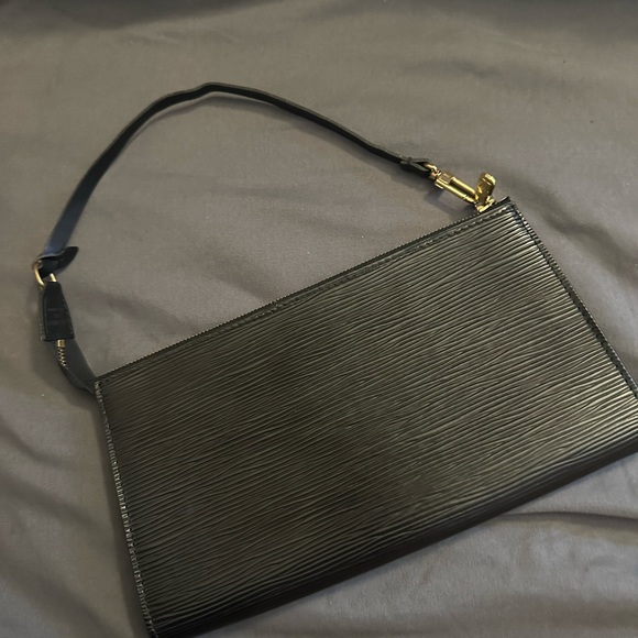 EUC LV Pochette accessories in black epi - Picture 3 of 10